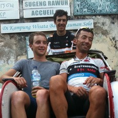 Kala Pembalap Menengok Kampung Batik & Mengayuh Becak