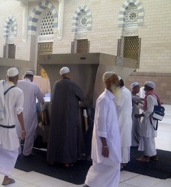 Seribu Pekerja Musiman Sebar Jutaan Liter Zamzam di 3 Kota