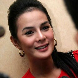 Astrid Tiar Jajal Kemampuan Jadi Sutradara