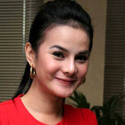 Astrid Tiar Bantah Operasi Plastik Hidung