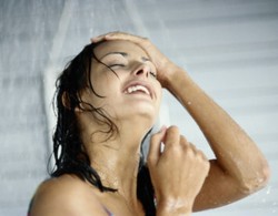 Mandi Bisa Hapus Rasa Sedih & Bersalah 