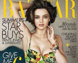 Pose Bugil, Miranda Kerr Hanya Pakai Sepatu D&G