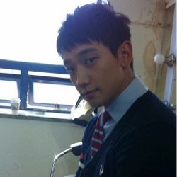 Jelang Wamil, Rain Kunjungi Makam Ibunda