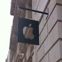 Toko Apple Terbesar Digasak Maling