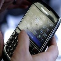 Pakai Gadget Picu Sakit Leher & Punggung