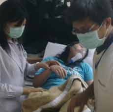 Seorang Karyawan Hotel Shangri-La Dibawa ke Rumah Sakit