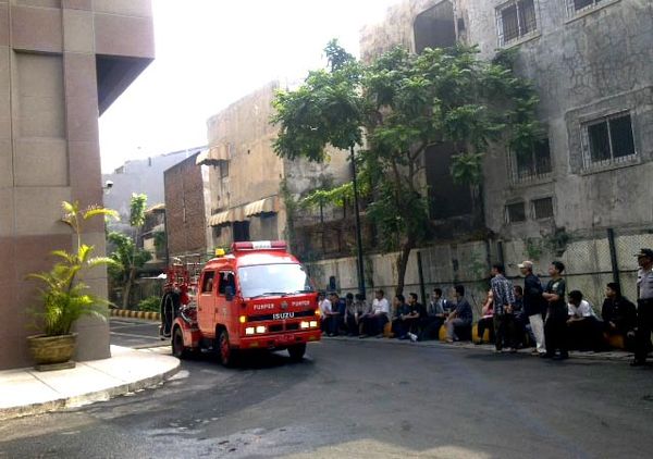 Hotel Shangri-La Berasap, Pengunjung Dievakuasi