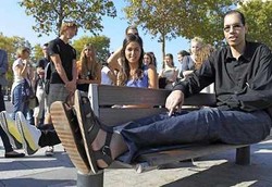 Punya Telapak Kaki Terpanjang di Dunia Karena Kondisi Langka