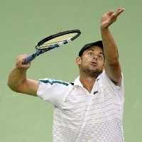 Roddick Susah Payah Lolos ke Babak Kedua