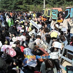 Ribuan Fans Lepas Keberangkatan Rain ke Wajib Militer