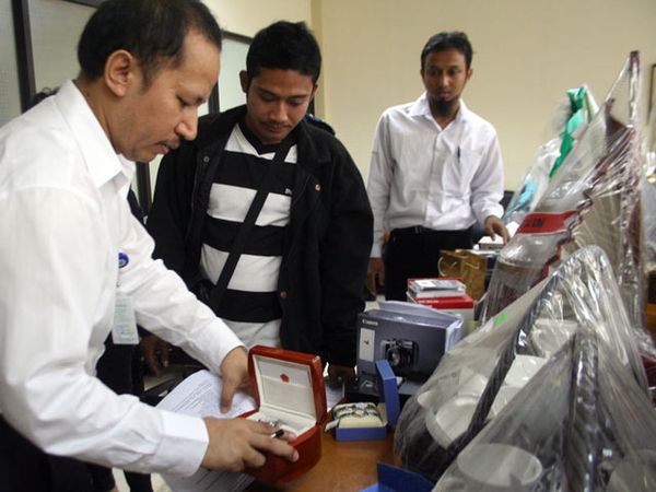 Barang Gratifikasi Dilelang