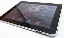 Puluhan Orang Serbu Lelang iPad & BlackBerry