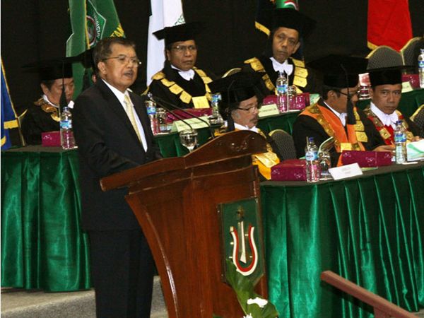 JK Berikan Keynote Speaker di Wisuda Unas