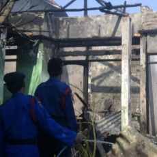 Anak Main Korek Api, Satu Rumah dan Sepeda Motor Ludes Terbakar