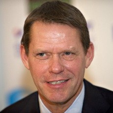 Arnesen Jadi Pelatih Sementara Hamburg