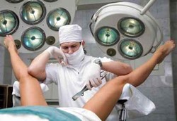 Operasi Vagina untuk Atasi Seks Menyakitkan Setelah Menopause 