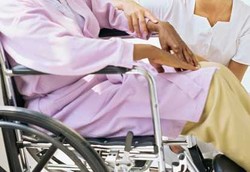 Pasien Stroke yang Bisa Silangkan Kaki Lebih Cepat Pulih