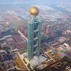 Gedung Pencakar Langit Berlapis Emas Hasil Saweran Penduduk Desa