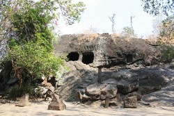 GUA SELOMANGLENG: Tempat Pelarian Putri Mahkota