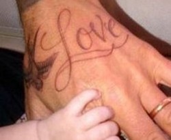 Buktikan Cinta, David Beckham Tambah Tato di Tangan