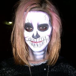 Hiii, Katy Perry Jadi Tengkorak