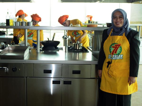 Es Teler 77 Resmikan Menara Top Food