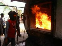 Kejari Surabaya Musnahkan Barbuk Kejahatan