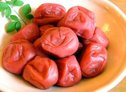Asam-Asam Asin si Umeboshi