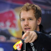 Vettel Ditantang Jadi Juara dengan Mobil Pelan