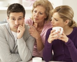 Kekasih Anda Anak Mama? Ini Trik Menghadapinya