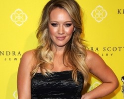Hamil, Hilary Duff Merasa Seperti Alien