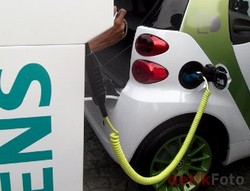 Mobil smart Listrik Sapa Indonesia di 2012