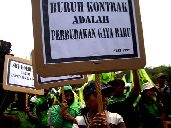 Buruh Tolak Sistem Outsourcing