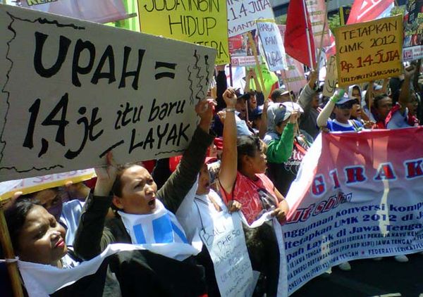 Ratusan Buruh Tuntut Upah Minimum