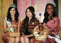 Miss Universe 2011 Belanja Kosmetik