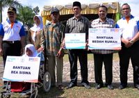 Warga Jambi Terima Bantuan