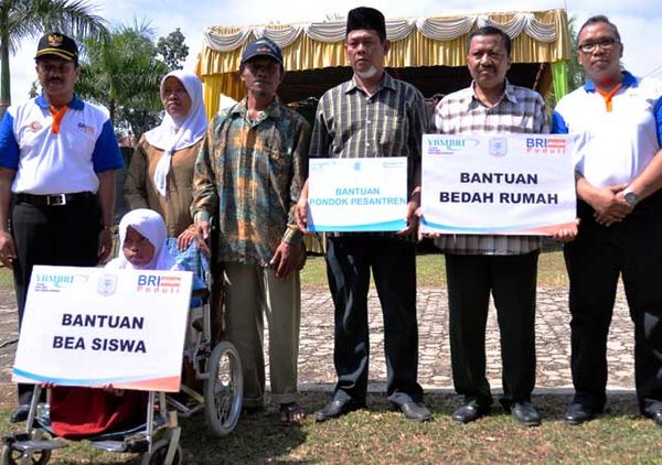 Warga Jambi Terima Bantuan