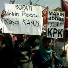 Ribuan Pedagang Pasar Babat Kembali Turun ke Jalan