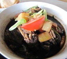 Gurihnya Sup Iga Berkuah Hitam