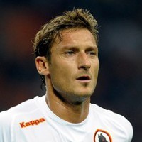 Totti Ingin Bermain Sampai Usia 40 
