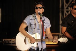 David Naif: Jangan Ganggu Band-band Lama
