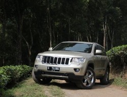 Menjajal Sensasi SUV Khas Amerika, Jeep Grand Cherokee