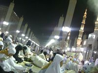Jamaah Haji Menyemut di Nabawi
