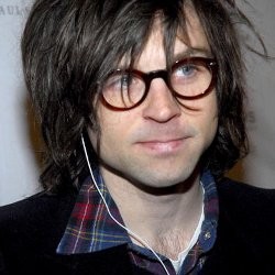 Pendengaran Bermasalah, Ryan Adams Hampir Stop Bermusik