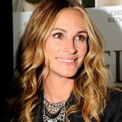 Julia Roberts Emosional Nonton Filmnya Sendiri