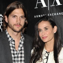 Ashton Kutcher Selingkuh, Demi Moore Tak Mau Makan