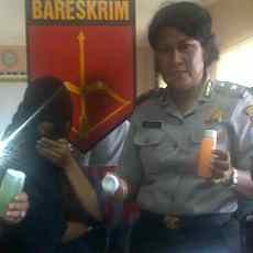 Jual Kosmetik Made In Sendiri, Rodiah Dibekuk