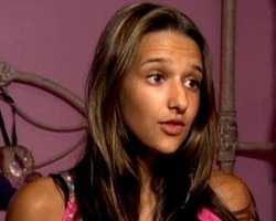 Remaja 13 Tahun Operasi Plastik Karena Di-Bully