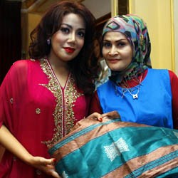 Amy Atmanto Angkat Kain Aceh ke Dunia Internasional