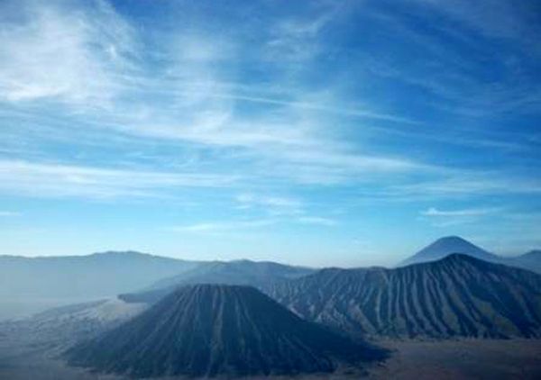 Awan Berlafal Allah Hiasi Langit Bromo